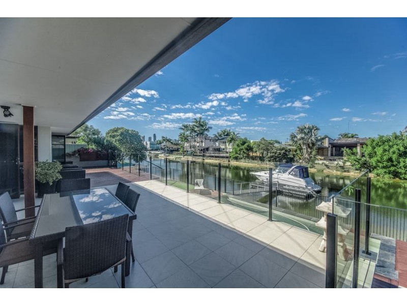 8 Alvarado Court, Broadbeach Waters QLD 4218
