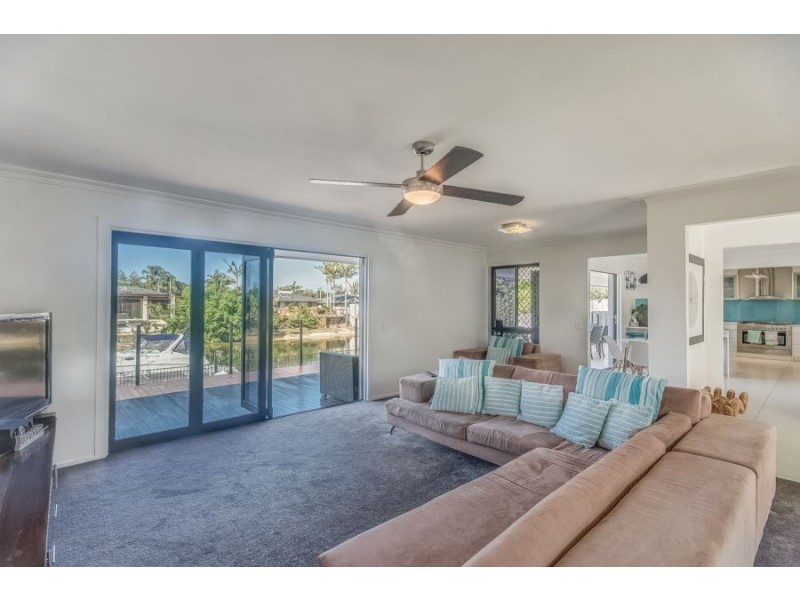 8 Alvarado Court, Broadbeach Waters QLD 4218