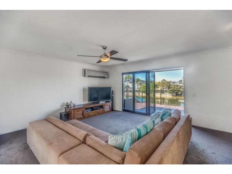 8 Alvarado Court, Broadbeach Waters QLD 4218