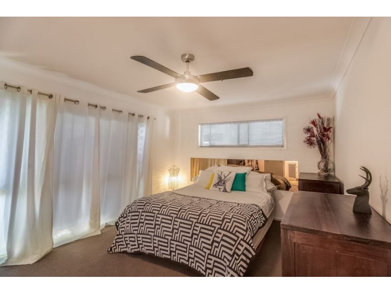 8 Alvarado Court, Broadbeach Waters QLD 4218