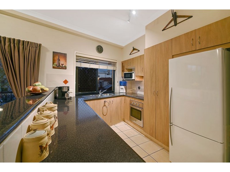 5/24 Parneno Street, Chevron Island QLD 4217