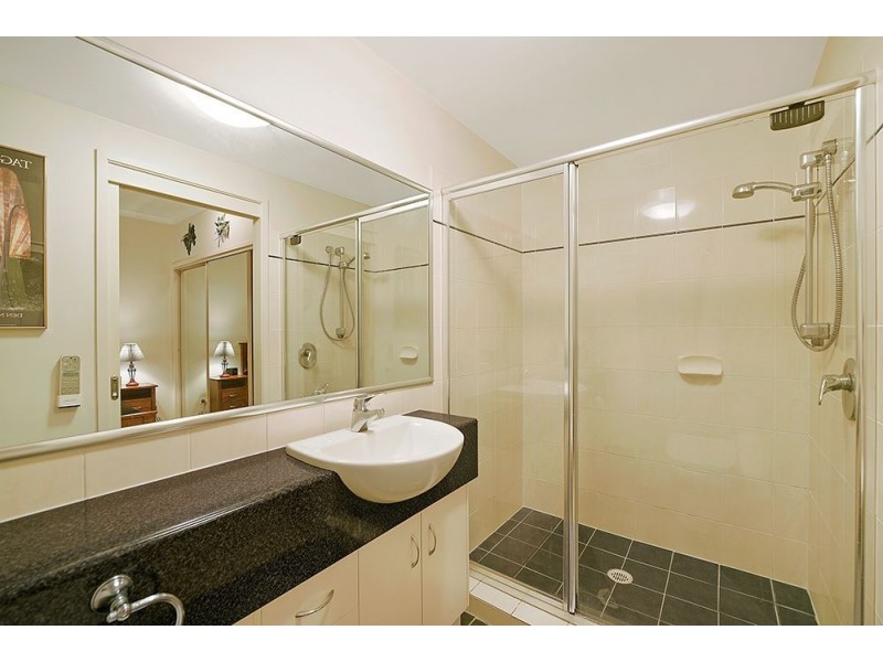 5/24 Parneno Street, Chevron Island QLD 4217