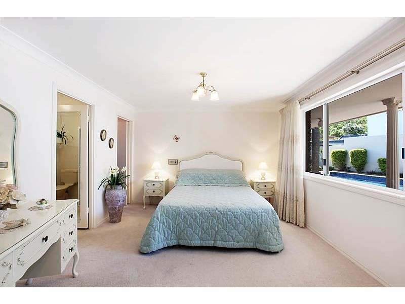 5 Cruiser Court, Mermaid Waters QLD 4218
