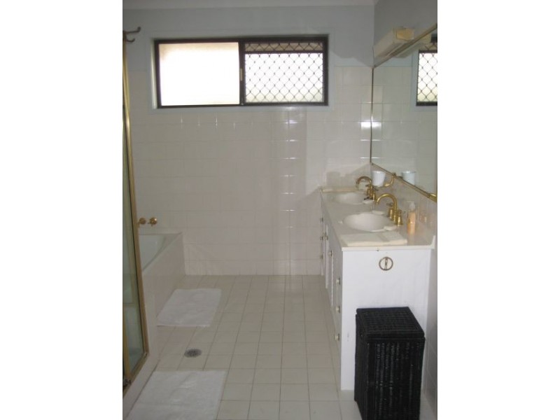 71 Markeri Street, Mermaid Waters QLD 4218