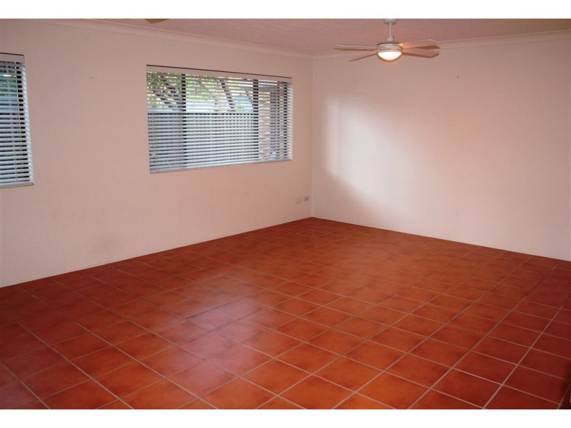 2/12 Fifteenth Avenue, Palm Beach QLD 4221