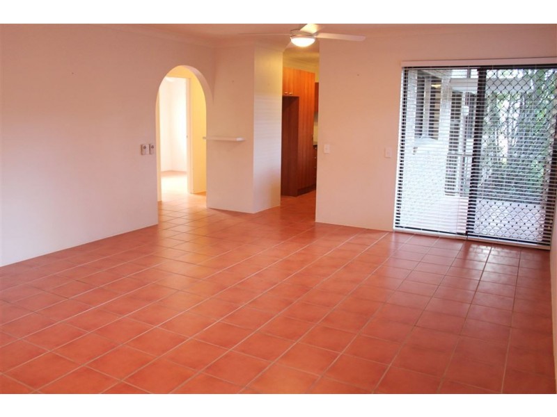 2/12 Fifteenth Avenue, Palm Beach QLD 4221