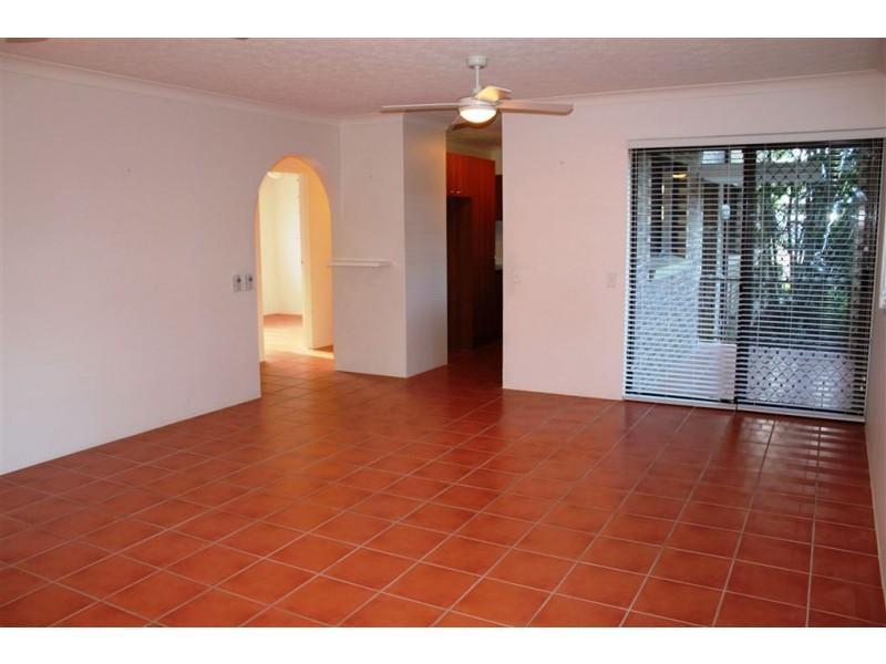 2/12 Fifteenth Avenue, Palm Beach QLD 4221