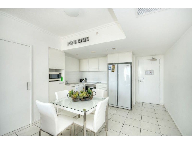 62/25 Surf Parade, Broadbeach QLD 4218