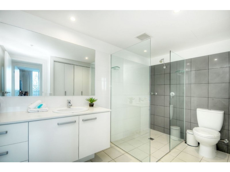 62/25 Surf Parade, Broadbeach QLD 4218