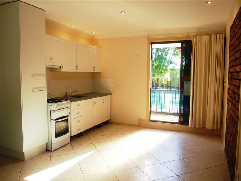 14 Koomooloo Court, Mermaid Waters QLD 4218