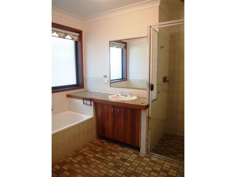 14 Koomooloo Court, Mermaid Waters QLD 4218