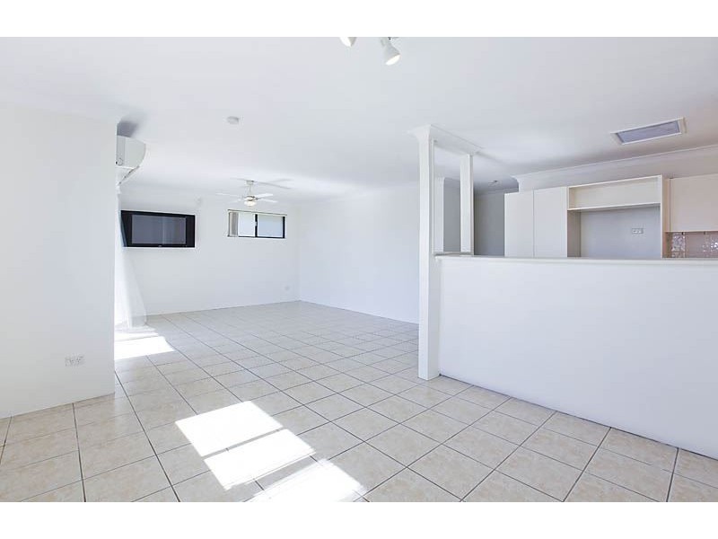 3/44 Oceanic Drive, Mermaid Waters QLD 4218