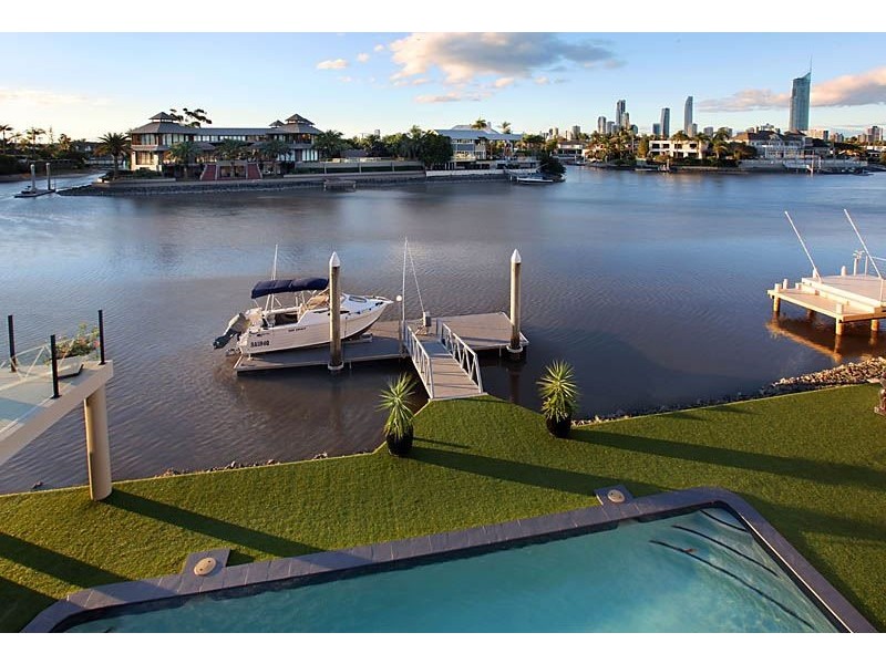 165 Monaco Street, Broadbeach Waters QLD 4218