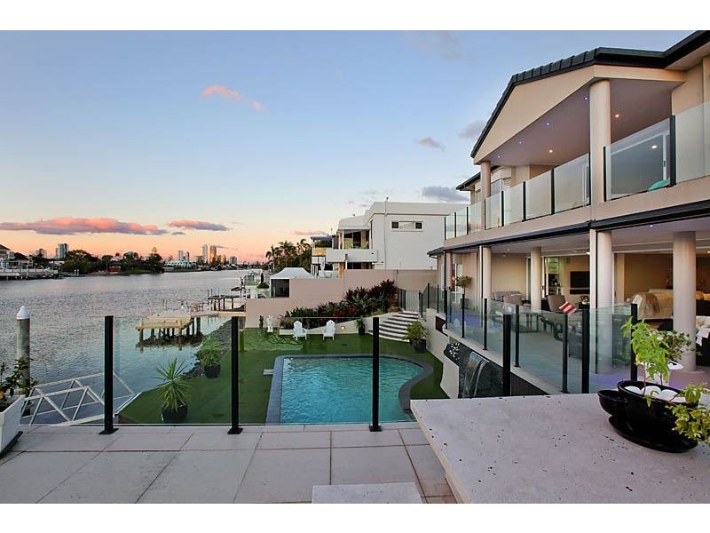 165 Monaco Street, Broadbeach Waters QLD 4218