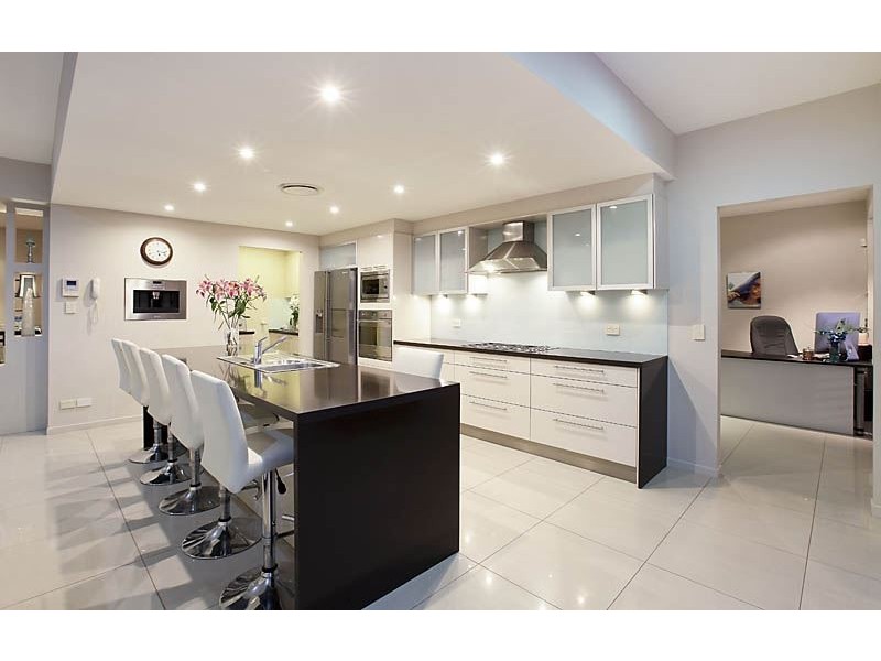 165 Monaco Street, Broadbeach Waters QLD 4218