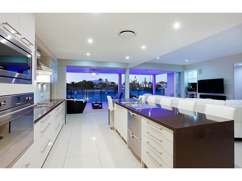 165 Monaco Street, Broadbeach Waters QLD 4218