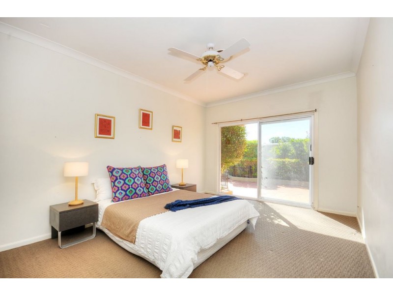 69-71 Allambi Avenue, Broadbeach Waters QLD 4218