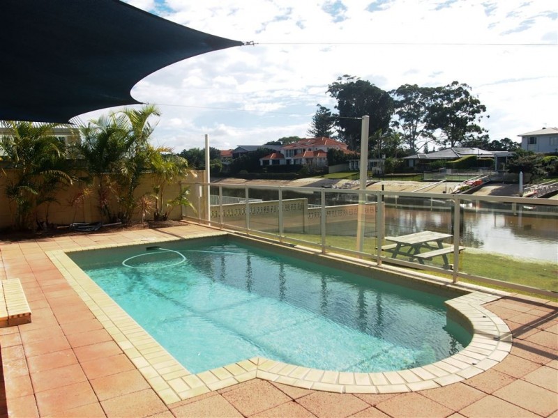 21 Park Avenue, Broadbeach Waters QLD 4218