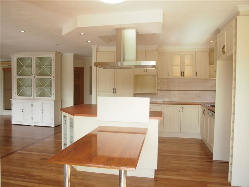 21 Park Avenue, Broadbeach Waters QLD 4218