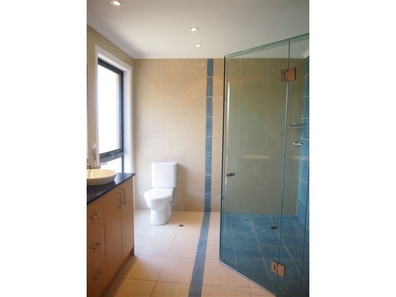 21 Park Avenue, Broadbeach Waters QLD 4218