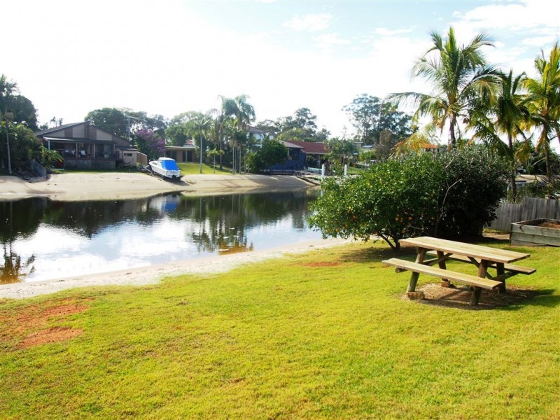 21 Park Avenue, Broadbeach Waters QLD 4218