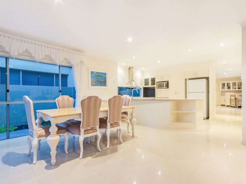 13/145 Palm Meadows Drive, Carrara QLD 4211