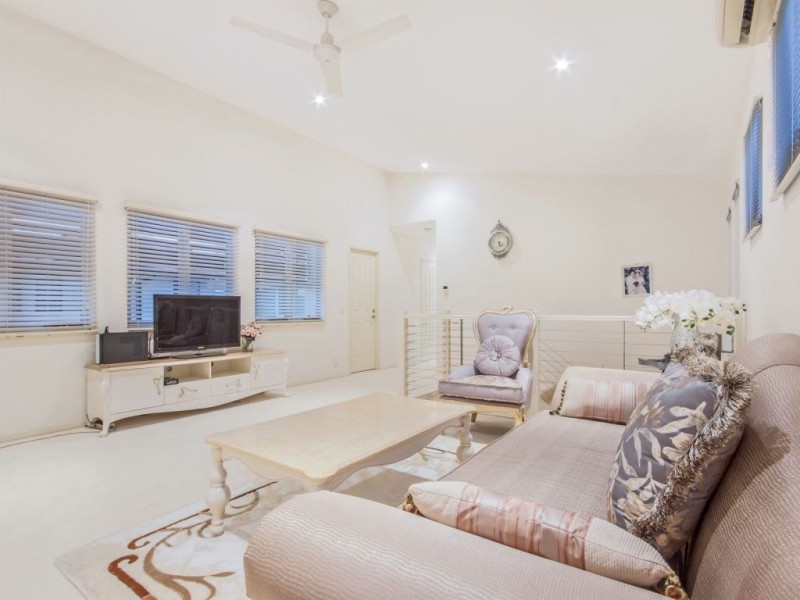13/145 Palm Meadows Drive, Carrara QLD 4211