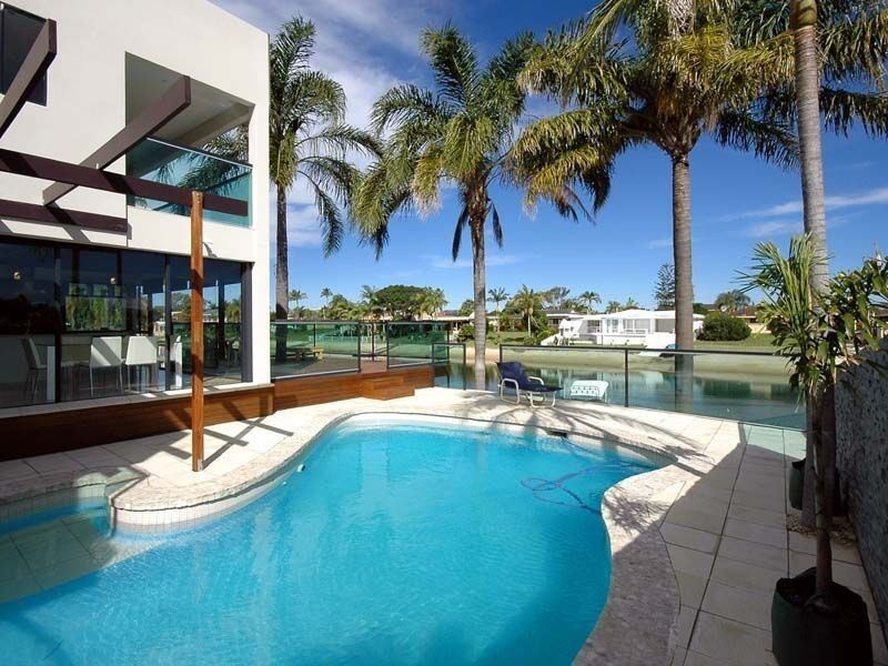 32 Park Avenue, Broadbeach Waters QLD 4218