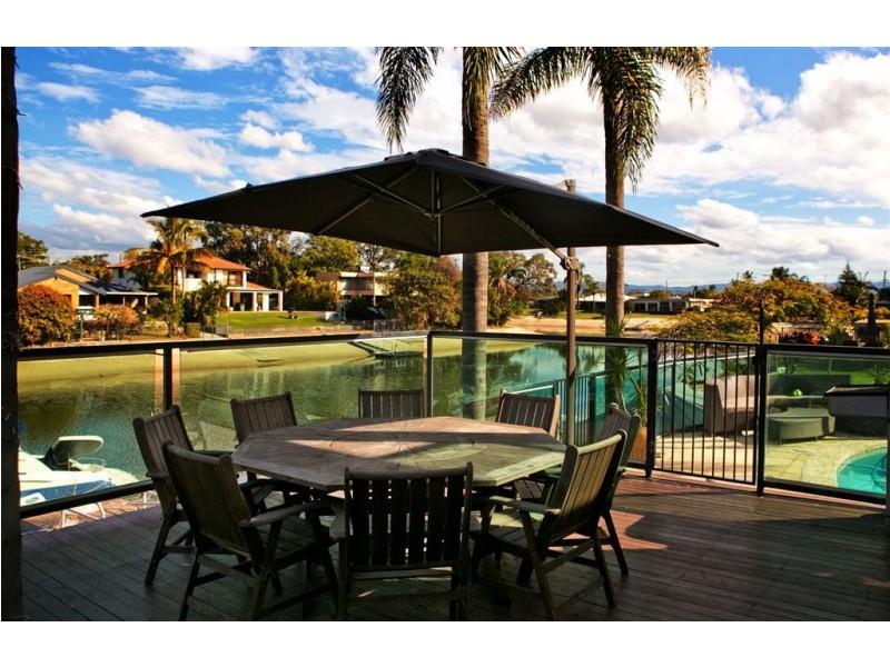 32 Park Avenue, Broadbeach Waters QLD 4218