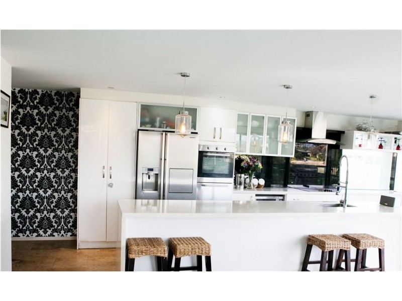 32 Park Avenue, Broadbeach Waters QLD 4218