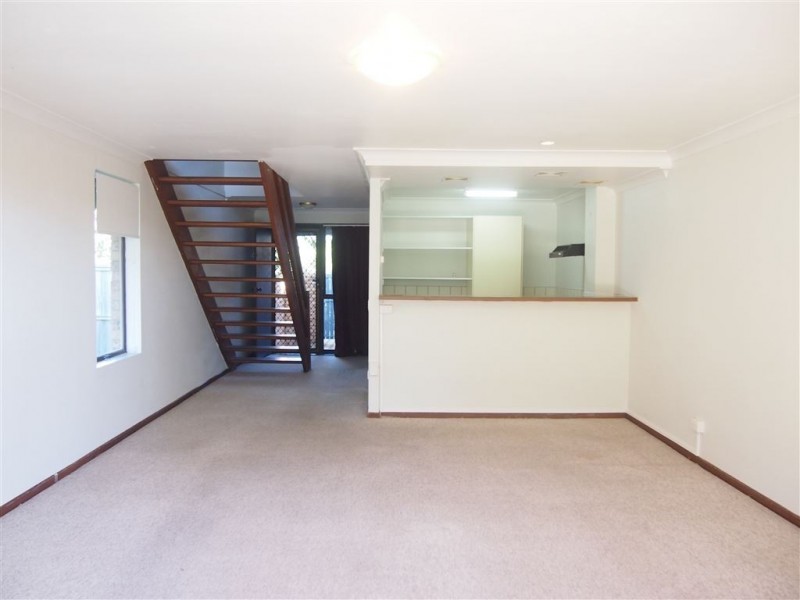 1/1 Barbet Place, Burleigh Waters QLD 4220