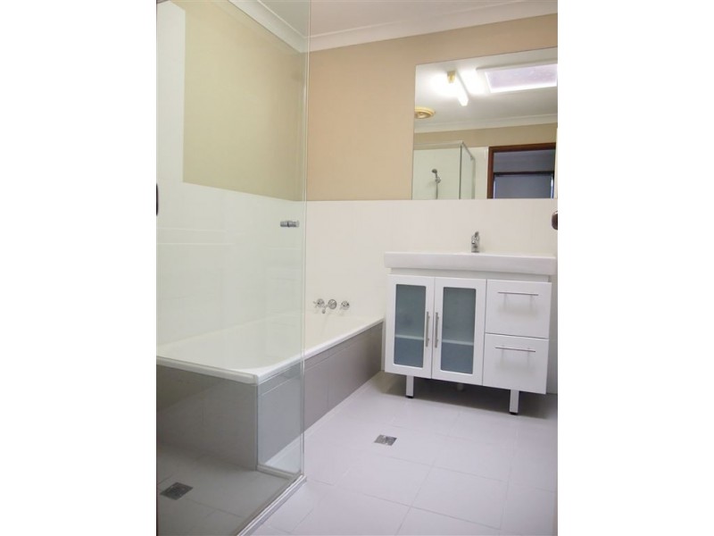 1/1 Barbet Place, Burleigh Waters QLD 4220