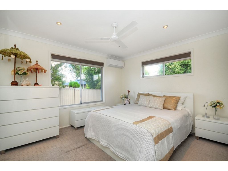 33 Gretel Drive, Mermaid Waters QLD 4218