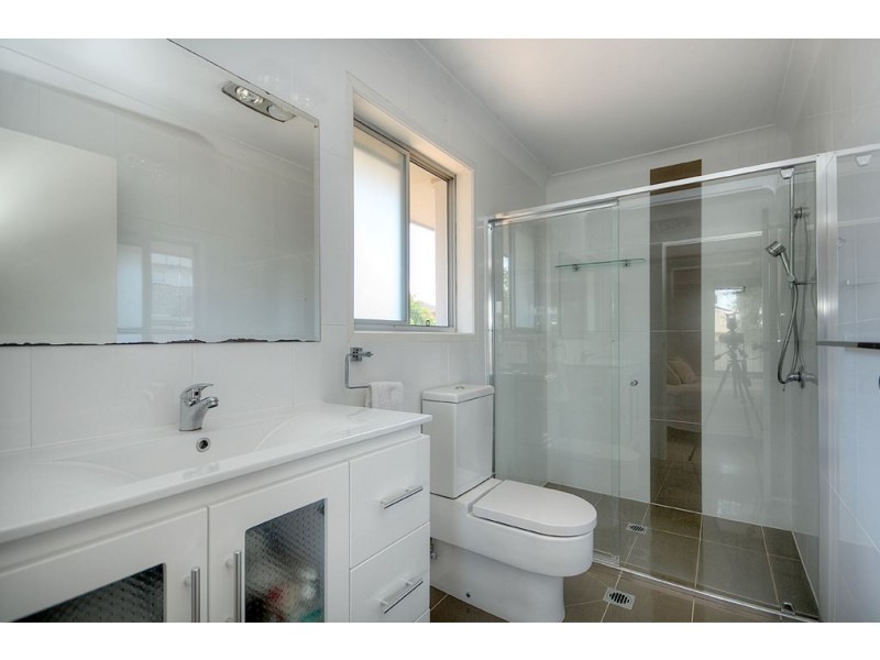 33 Gretel Drive, Mermaid Waters QLD 4218