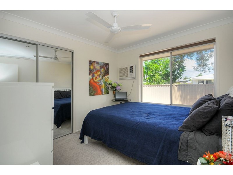 33 Gretel Drive, Mermaid Waters QLD 4218