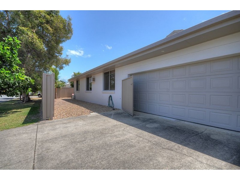 33 Gretel Drive, Mermaid Waters QLD 4218