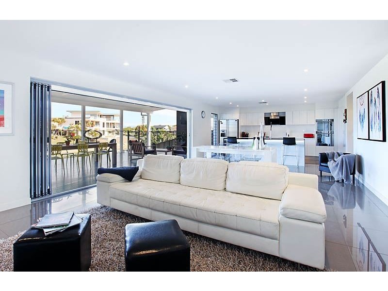 26 Coobowie Street, Broadbeach Waters QLD 4218