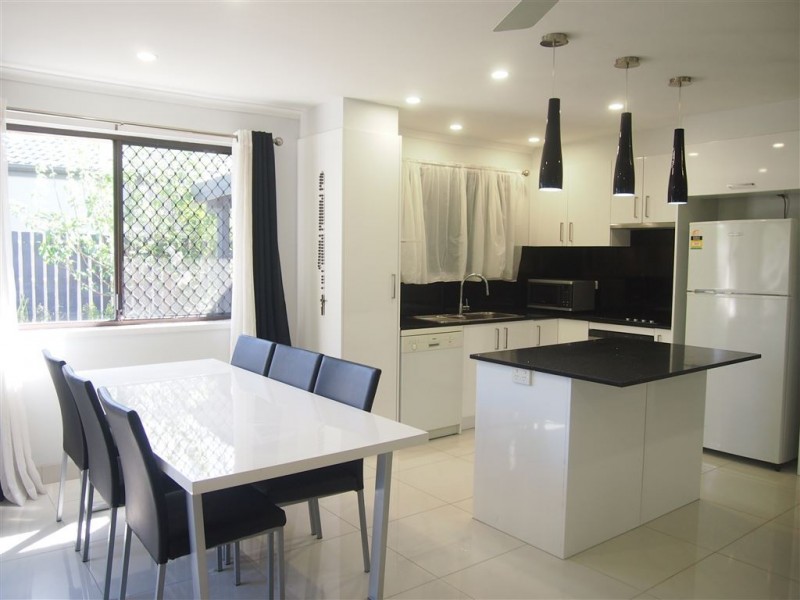 113 Bamboo Avenue, Benowa QLD 4217