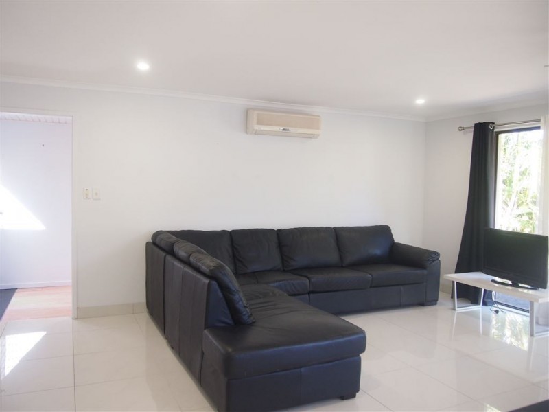 113 Bamboo Avenue, Benowa QLD 4217