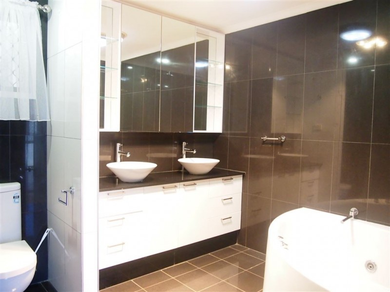 113 Bamboo Avenue, Benowa QLD 4217