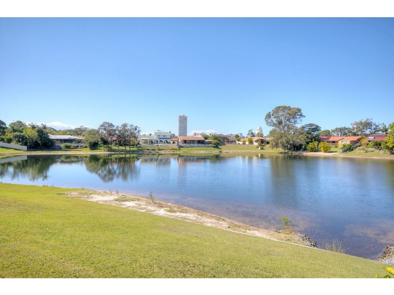 10 Honeyeater Drive, Burleigh Waters QLD 4220