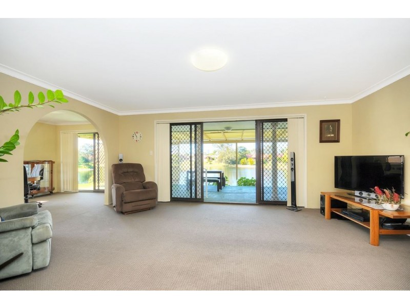10 Honeyeater Drive, Burleigh Waters QLD 4220