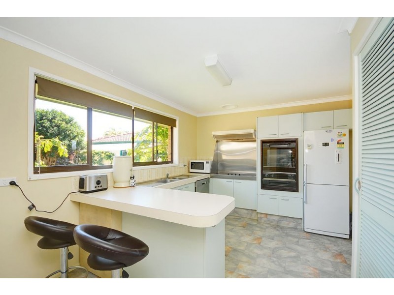 10 Honeyeater Drive, Burleigh Waters QLD 4220