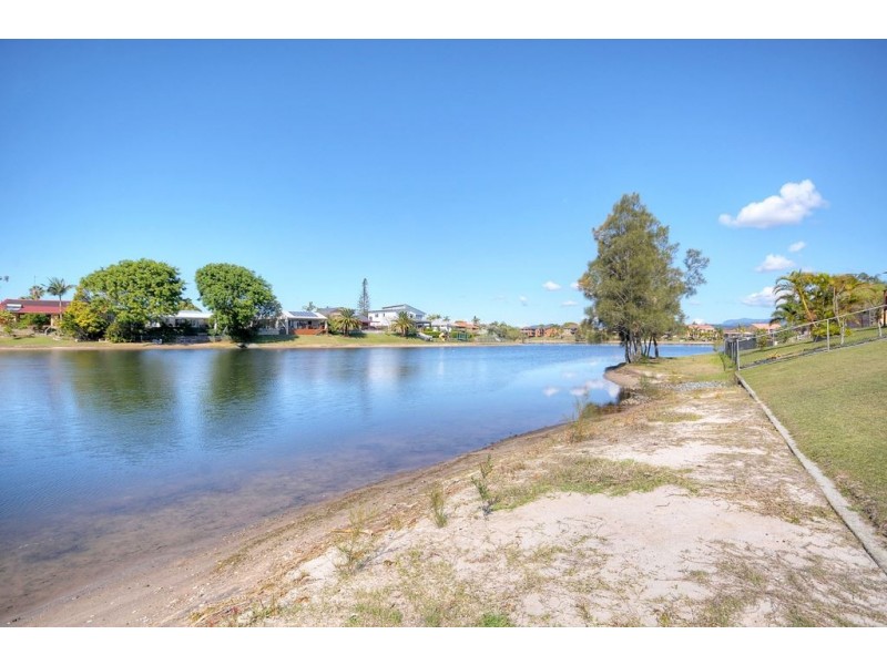 10 Honeyeater Drive, Burleigh Waters QLD 4220