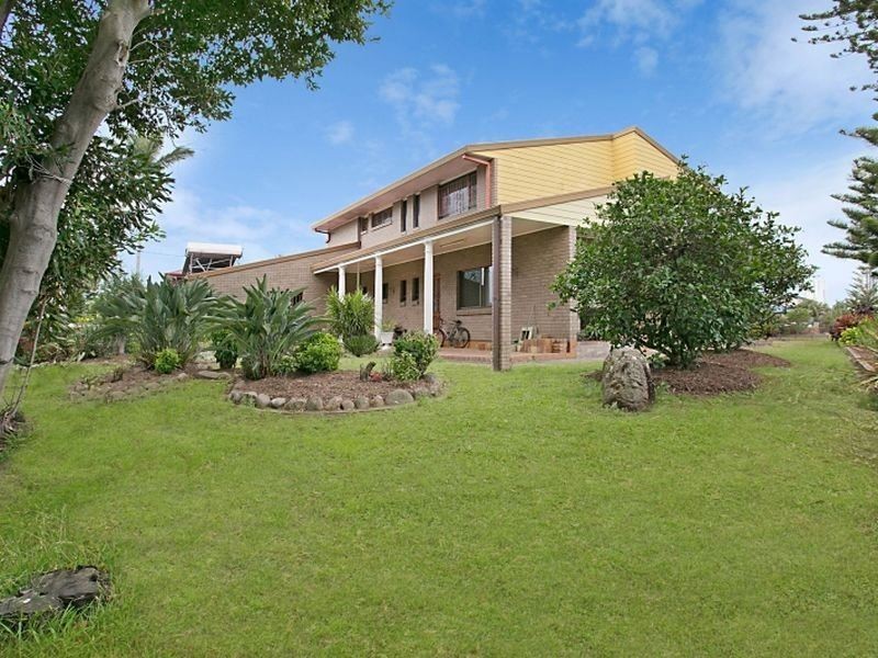 106 Clear Island Road, Broadbeach Waters QLD 4218