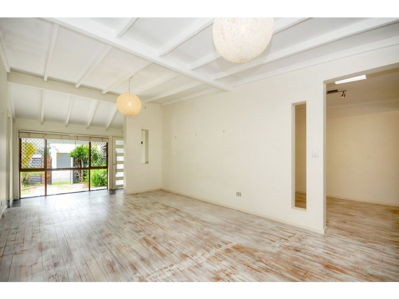 3 Pearl Key, Broadbeach Waters QLD 4218