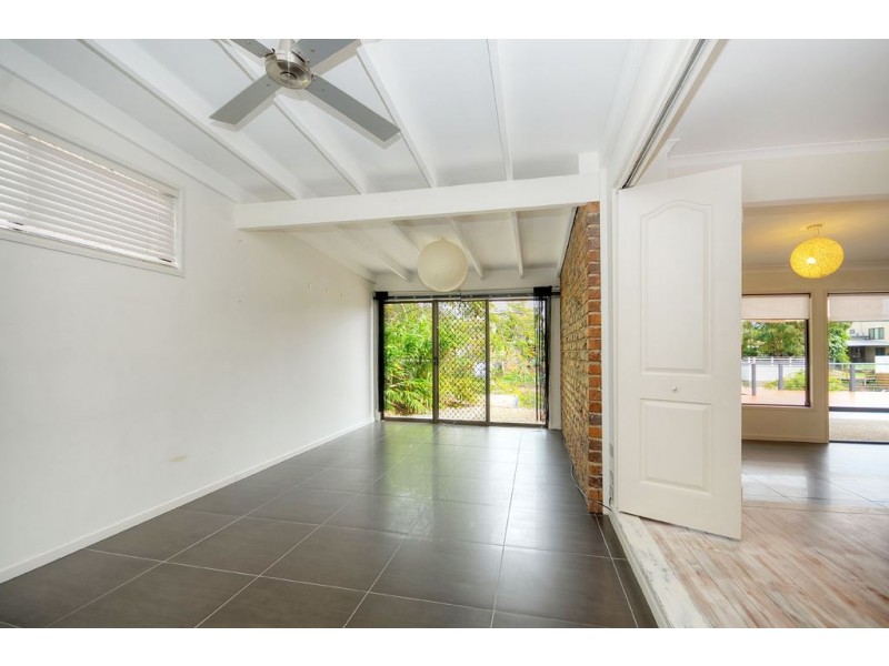 3 Pearl Key, Broadbeach Waters QLD 4218