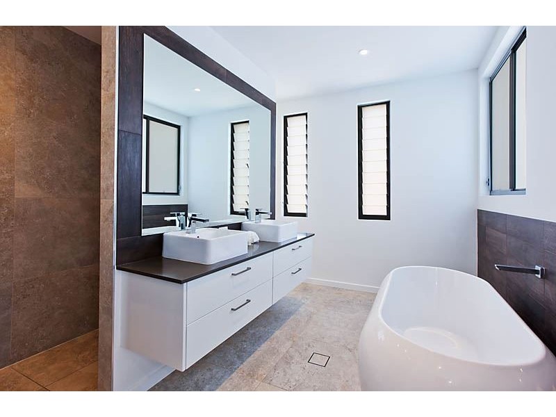 9007B The Boulevard, Benowa QLD 4217