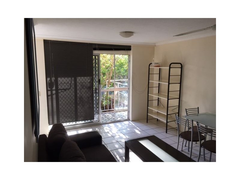 1/25 White Street, Southport QLD 4215