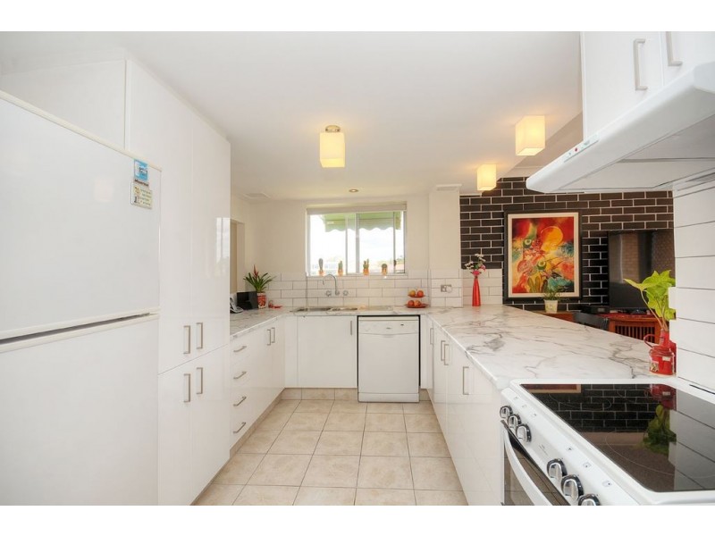 8/22 Aquila Court, Mermaid Waters QLD 4218